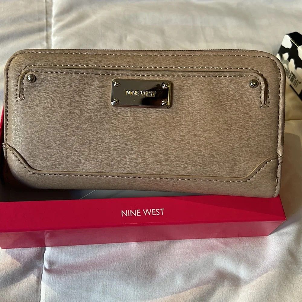 Wallet - Picture 3 of 5